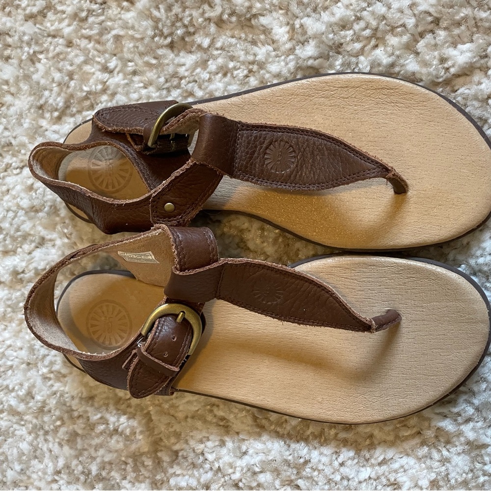 UGG girl’s Brown Leather Sandals size 4